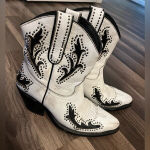 IDYLLWIND WOMEN'S FIORE BOOTIES - POINTED TOE Size 8